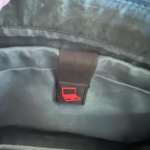 Work shoulder bag. Fits MacBook. - Picture 8 of 12